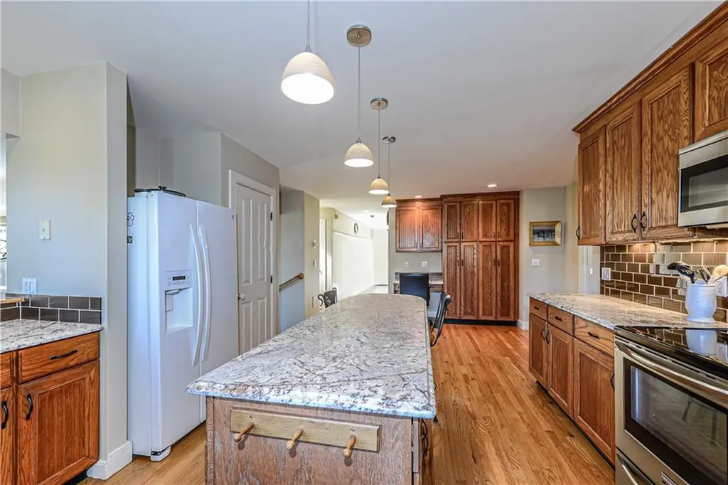 138 Green End Avenue Middletown RI 02842