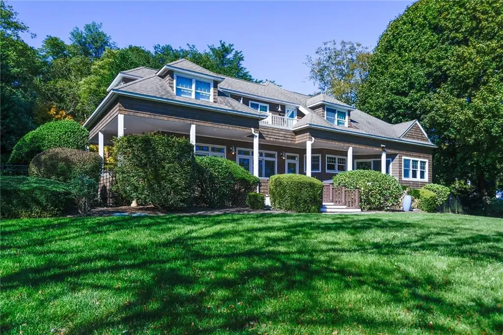 138 Green End Avenue Middletown RI 02842