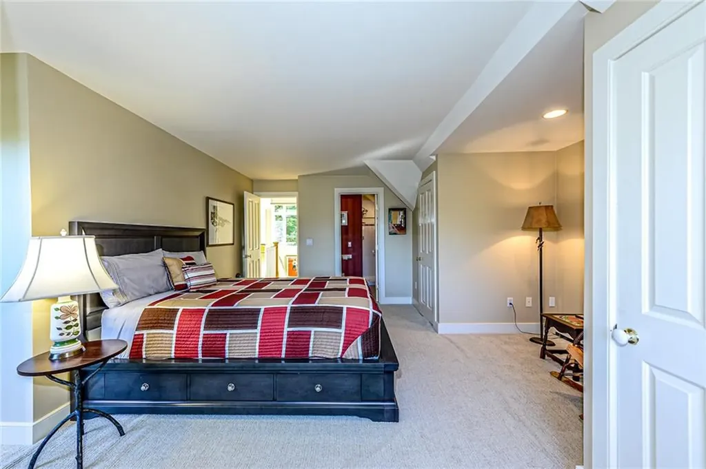 138 Green End Avenue Middletown RI 02842