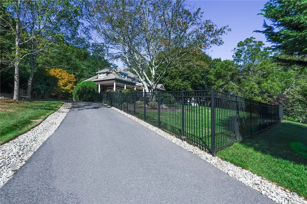 138 Green End Avenue Middletown RI 02842