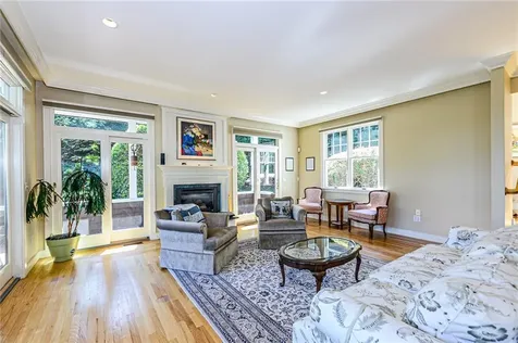 138 Green End Avenue Middletown RI 02842