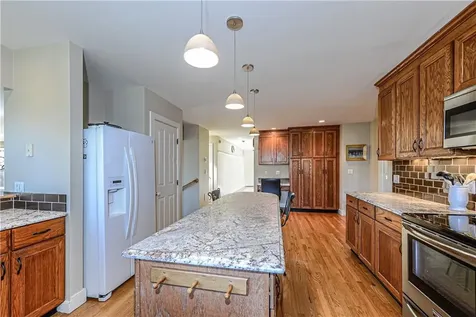 138 Green End Avenue Middletown RI 02842