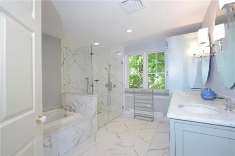 138 Green End Avenue Middletown RI 02842