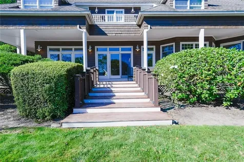 138 Green End Avenue Middletown RI 02842