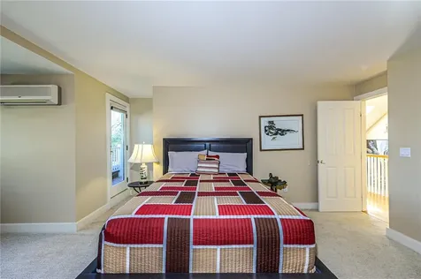 138 Green End Avenue Middletown RI 02842