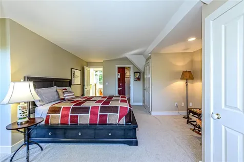 138 Green End Avenue Middletown RI 02842