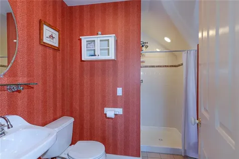 138 Green End Avenue Middletown RI 02842