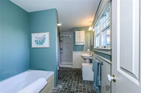 138 Green End Avenue Middletown RI 02842