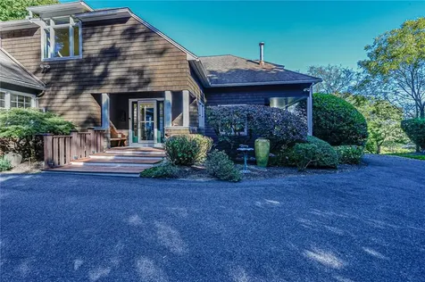 138 Green End Avenue Middletown RI 02842