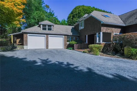 138 Green End Avenue Middletown RI 02842