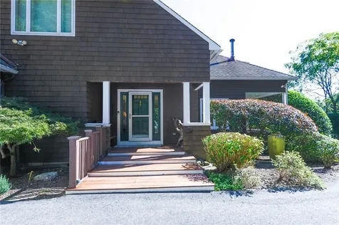 138 Green End Avenue Middletown RI 02842