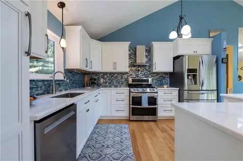 8 Robin Drive North Kingstown RI 02852