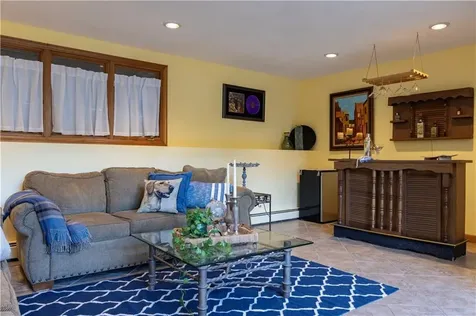 8 Robin Drive North Kingstown RI 02852