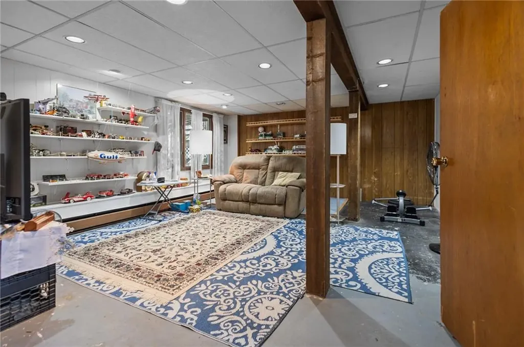 7 Laurel Street North Providence RI 02911