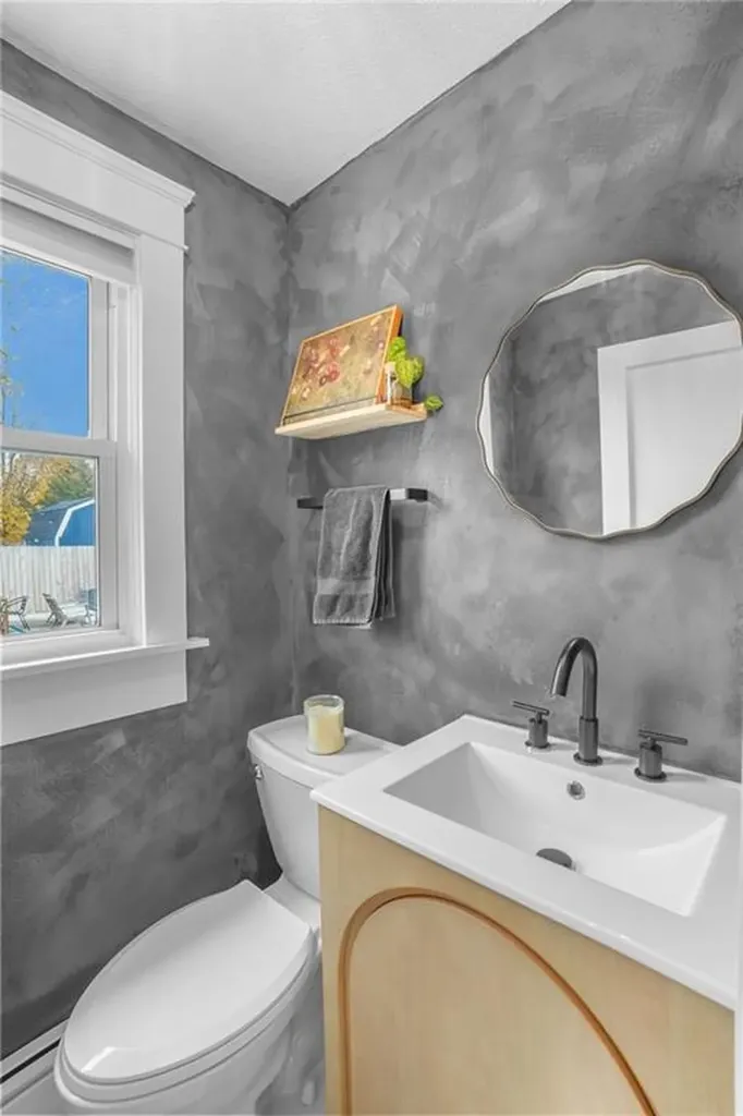 35 Barney Street East Providence RI 02916