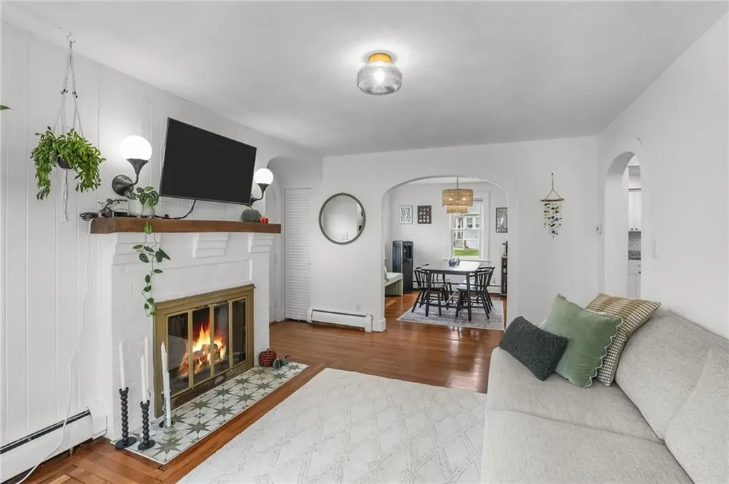 35 Barney Street East Providence RI 02916