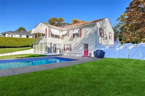 98 Iroquois Road Cumberland RI 02864