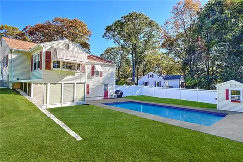 98 Iroquois Road Cumberland RI 02864