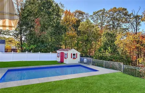 98 Iroquois Road Cumberland RI 02864