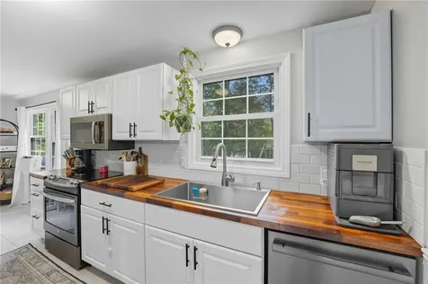 94 Maxson Hill Road Hopkinton RI 02804