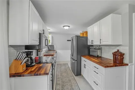 94 Maxson Hill Road Hopkinton RI 02804