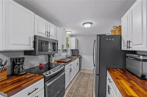 94 Maxson Hill Road Hopkinton RI 02804