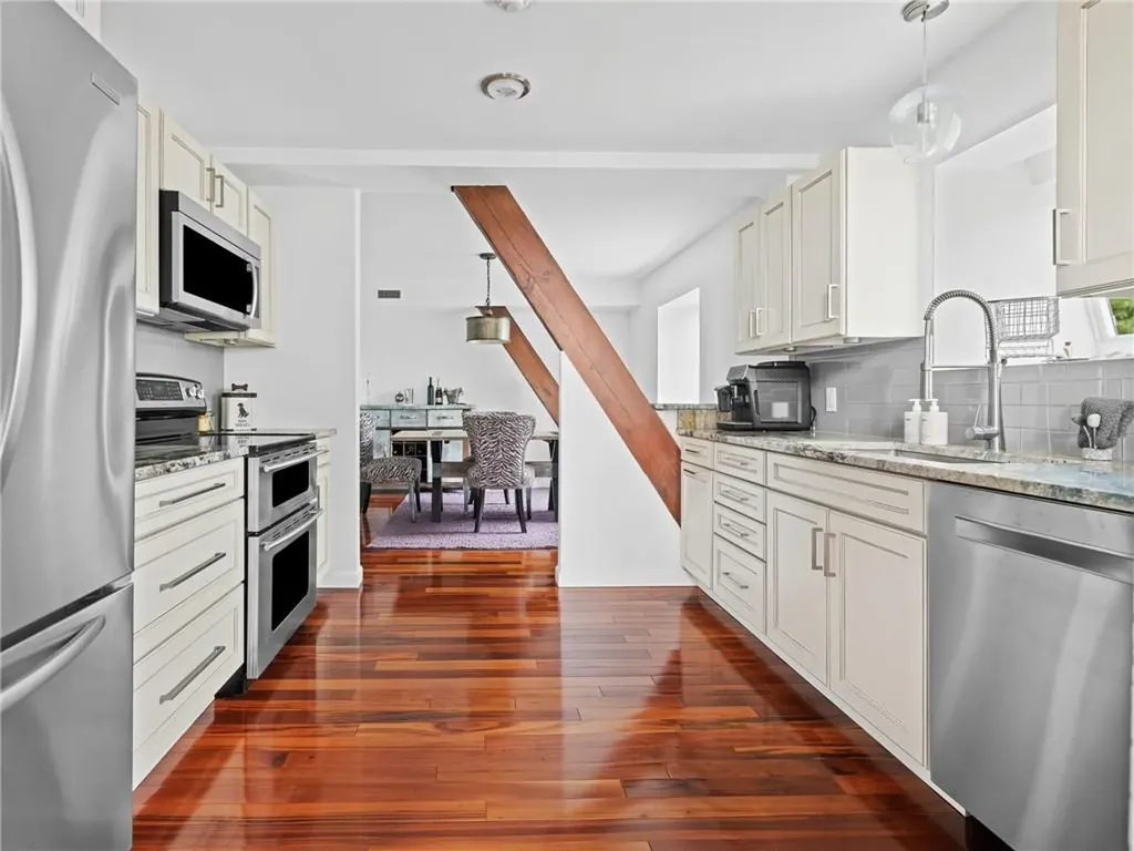 28 Lighthouse Lane Warwick RI 02889