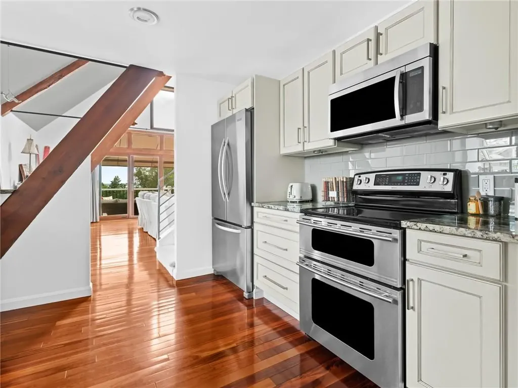 28 Lighthouse Lane Warwick RI 02889