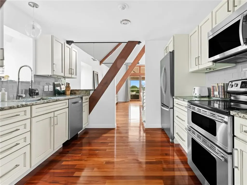 28 Lighthouse Lane Warwick RI 02889