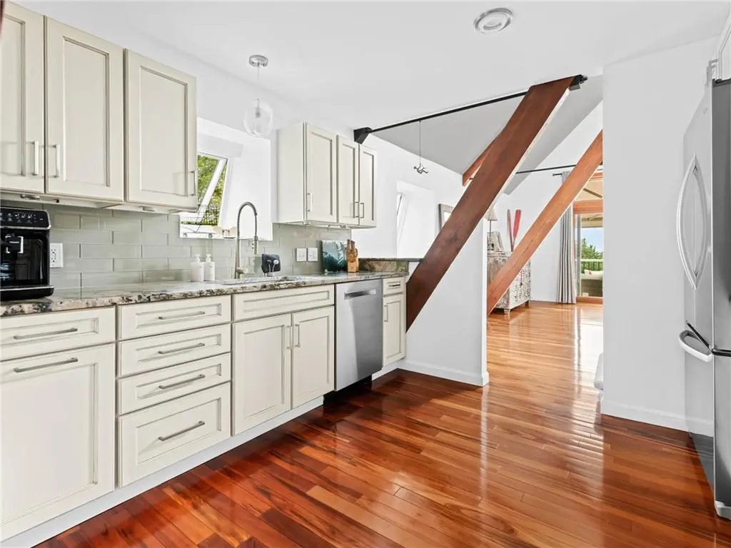 28 Lighthouse Lane Warwick RI 02889