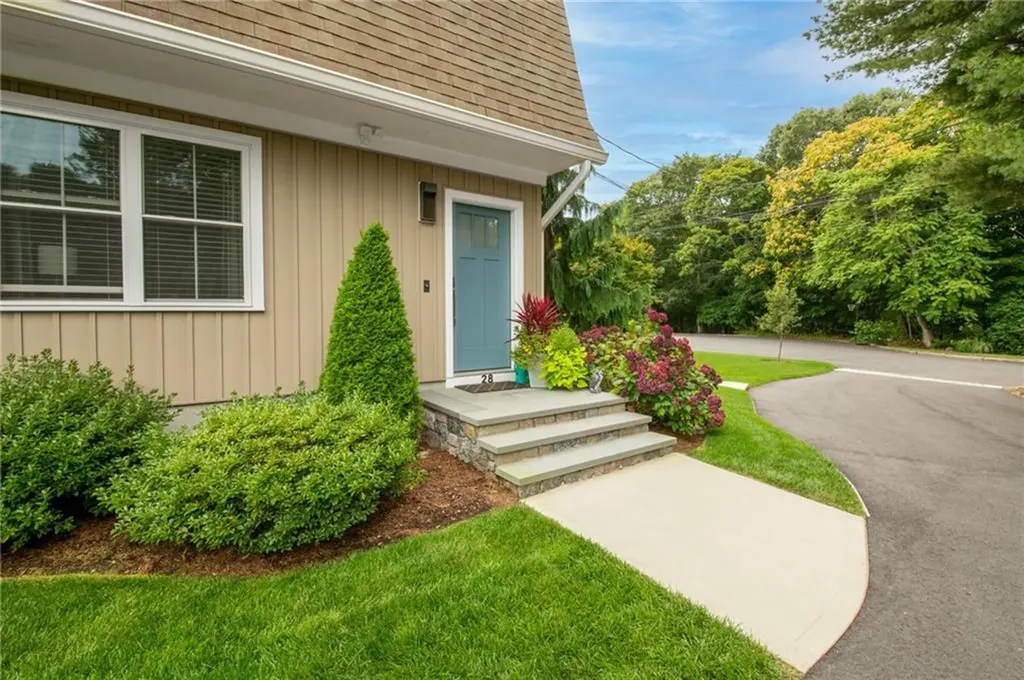 28 Lighthouse Lane Warwick RI 02889