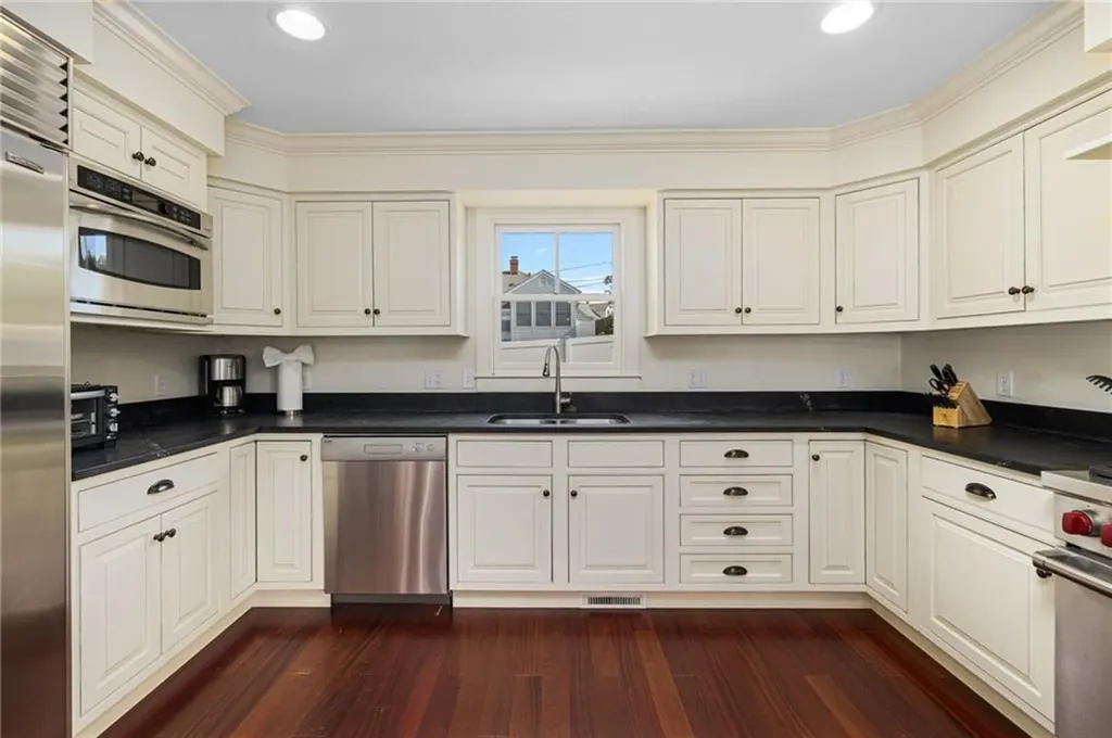44 Tuckerman Avenue Middletown RI 02842