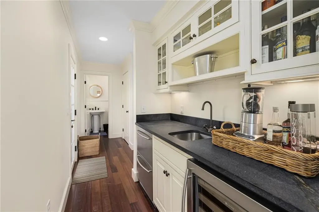 44 Tuckerman Avenue Middletown RI 02842