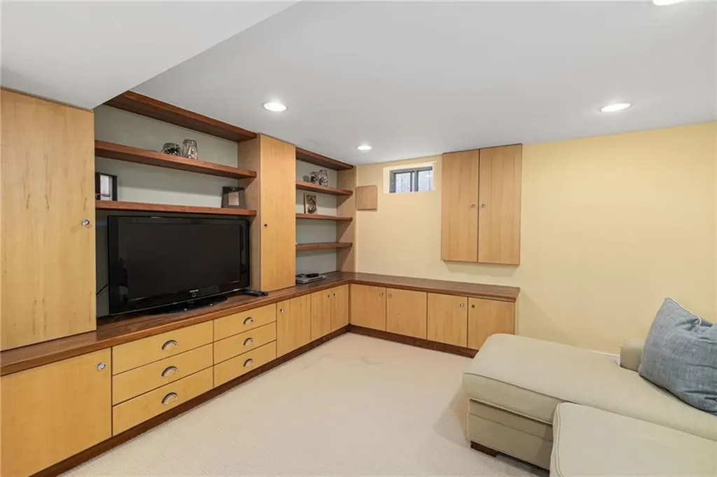 44 Tuckerman Avenue Middletown RI 02842