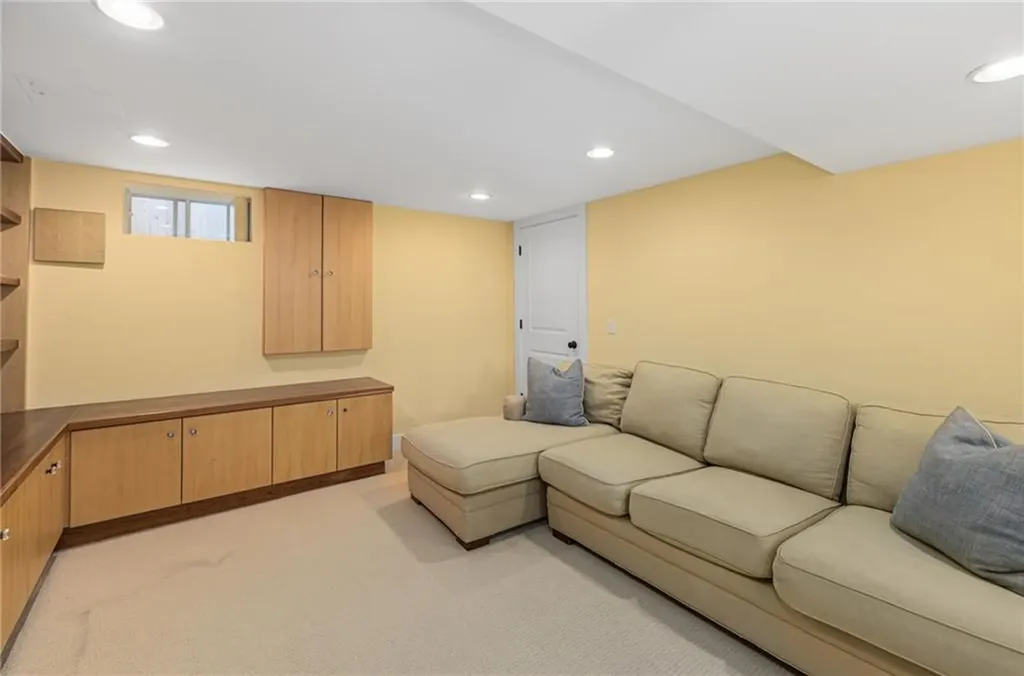 44 Tuckerman Avenue Middletown RI 02842