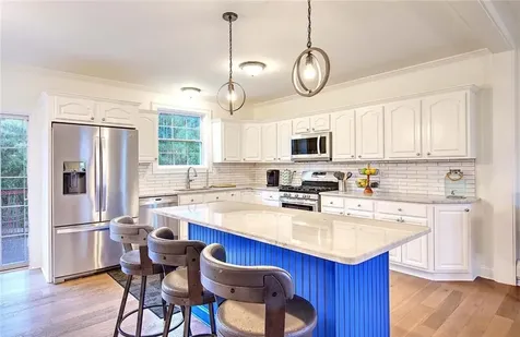 29 Lake Avenue Barrington RI 02806