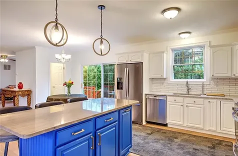 29 Lake Avenue Barrington RI 02806