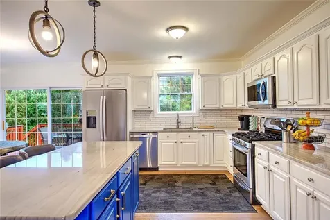 29 Lake Avenue Barrington RI 02806