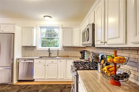 29 Lake Avenue Barrington RI 02806