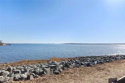 29 Lake Avenue Barrington RI 02806