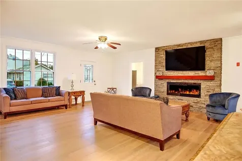 29 Lake Avenue Barrington RI 02806