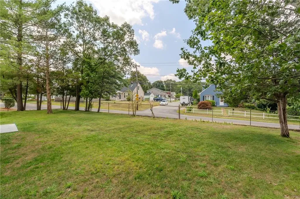 325 Inez Avenue Warwick RI 02886