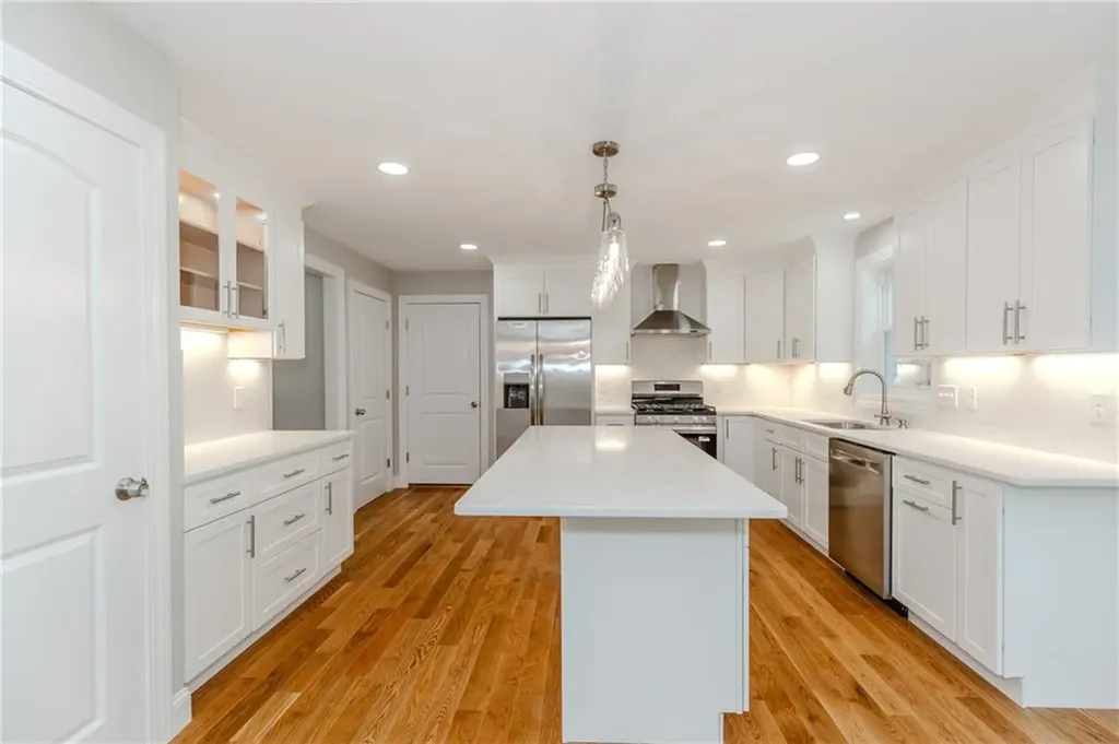 325 Inez Avenue Warwick RI 02886