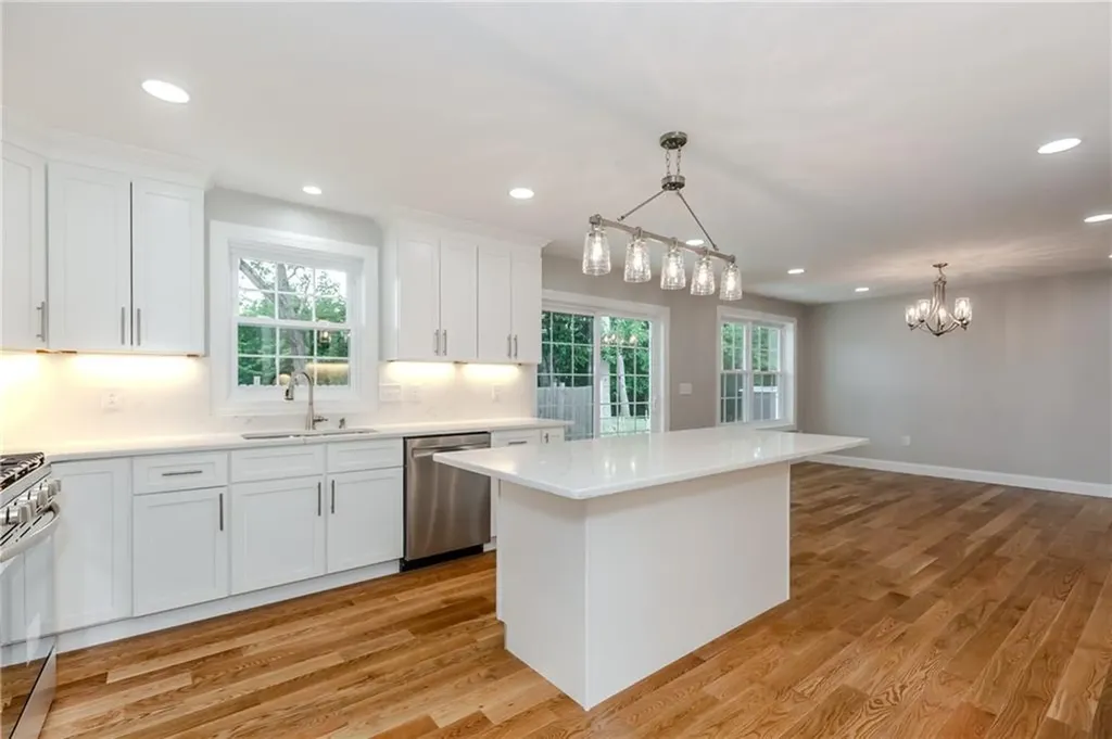 325 Inez Avenue Warwick RI 02886