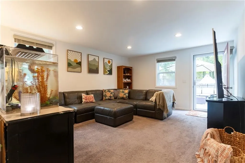 319 Arlington Avenue Warwick RI 02889