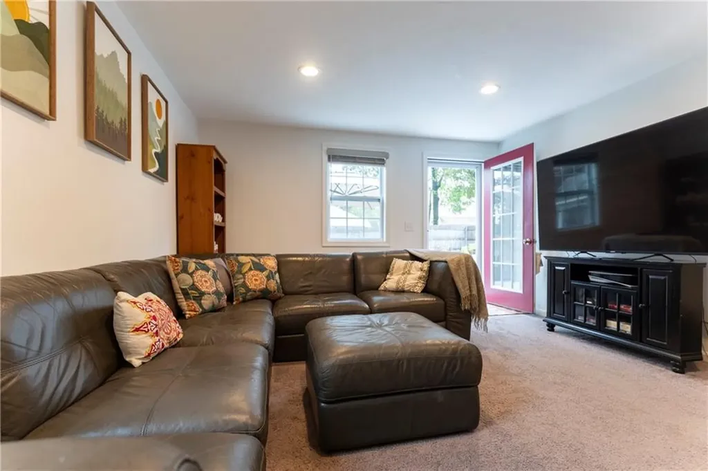 319 Arlington Avenue Warwick RI 02889