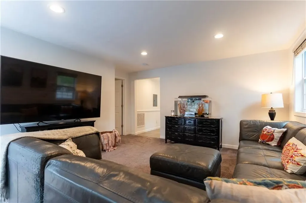 319 Arlington Avenue Warwick RI 02889