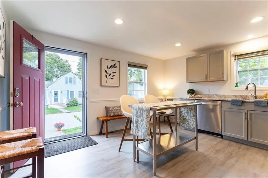 319 Arlington Avenue Warwick RI 02889