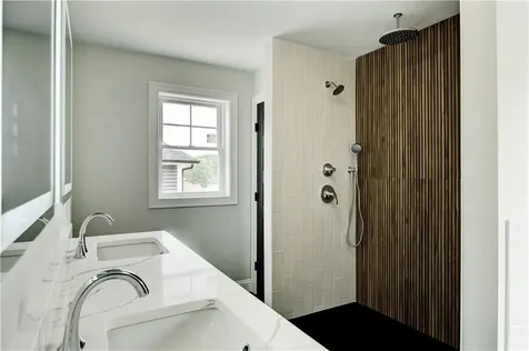 212 Street Louis Avenue Woonsocket RI 02895