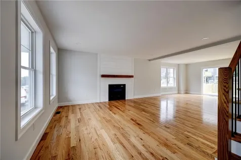 212 Street Louis Avenue Woonsocket RI 02895